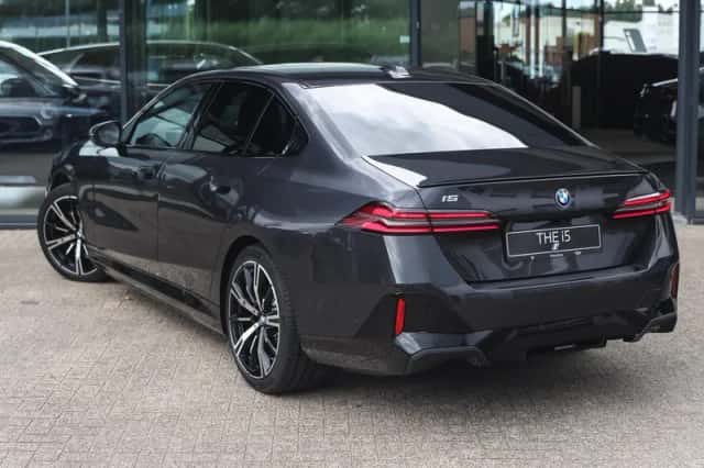 BMW i5 (2026) thumbnail 2