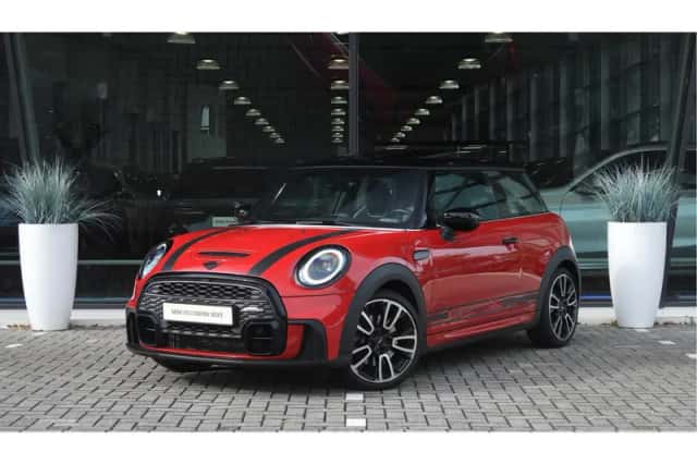 MINI Cooper S (2022) thumbnail 1