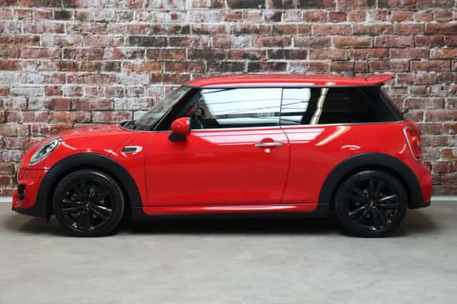 MINI Cooper (2018) thumbnail 3