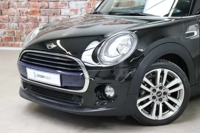 MINI Cooper (2017) thumbnail 2