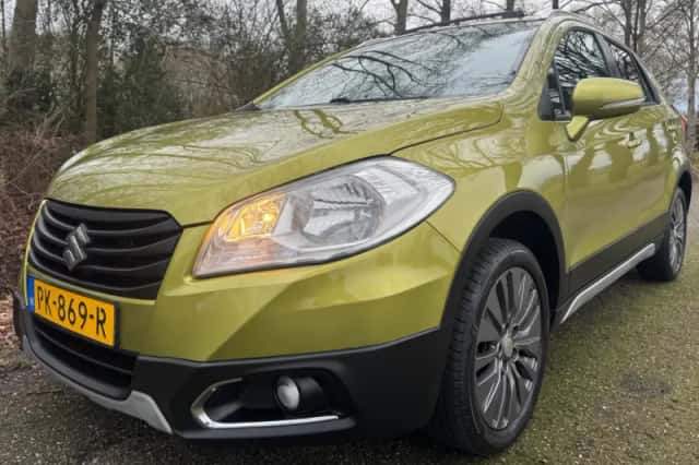 Suzuki SX4 S-Cross (2013) thumbnail 2