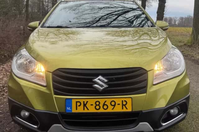 Suzuki SX4 S-Cross (2013) thumbnail 3