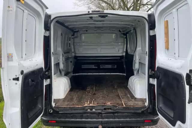 Opel Vivaro (2015) thumbnail 3