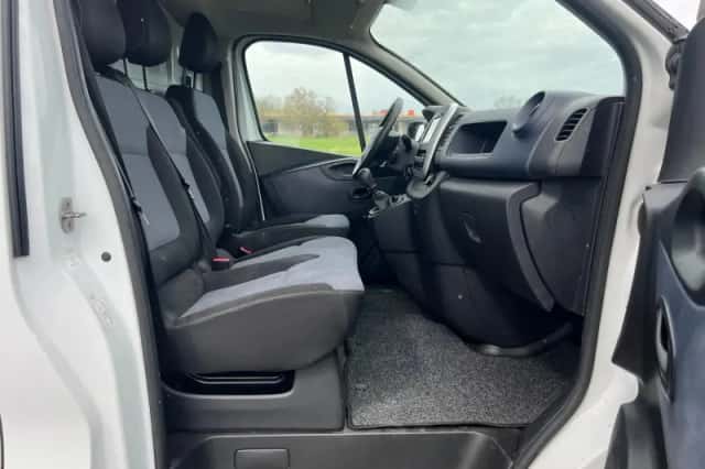 Opel Vivaro (2015) thumbnail 4