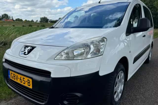 Peugeot Partner (2009) thumbnail 3