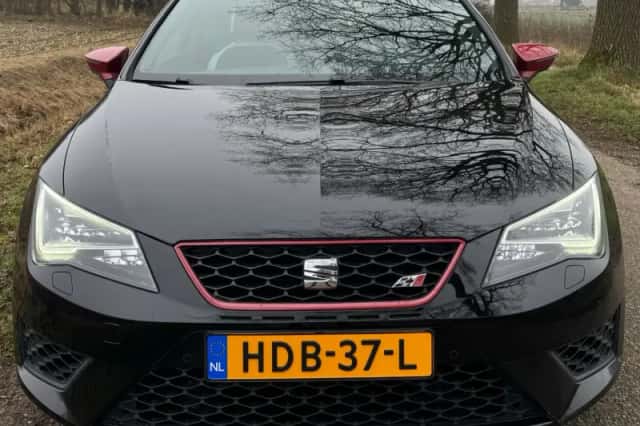 SEAT Leon (2016) thumbnail 3