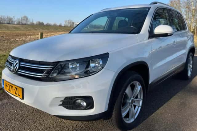 Volkswagen Tiguan (2013) thumbnail 2
