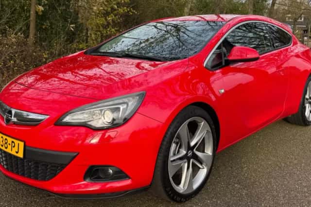 Opel Astra (2011) thumbnail 1