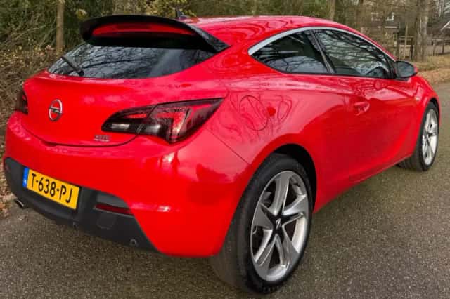 Opel Astra (2011) thumbnail 3