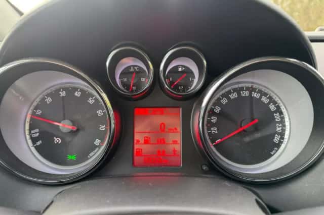 Opel Astra (2011) thumbnail 5