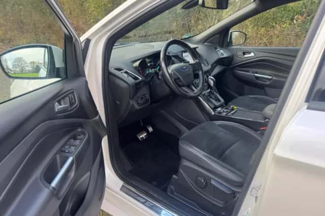 Ford Kuga (2017) thumbnail 3
