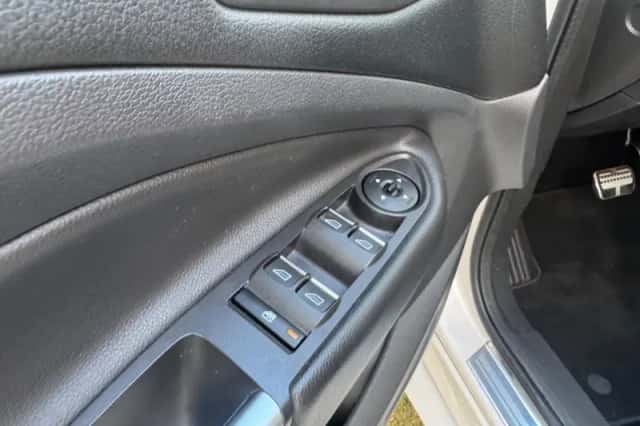 Ford Kuga (2017) thumbnail 4