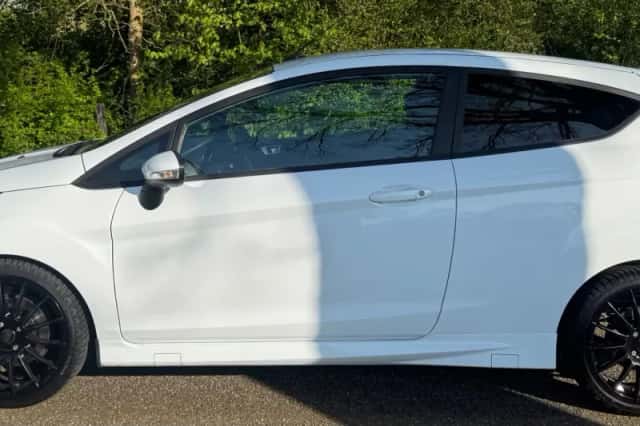 Ford Fiesta (2014) thumbnail 3