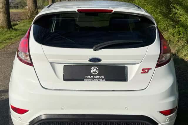 Ford Fiesta (2014) thumbnail 4