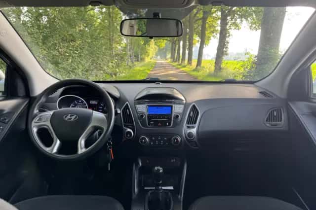 Hyundai ix35 (2011) thumbnail 2