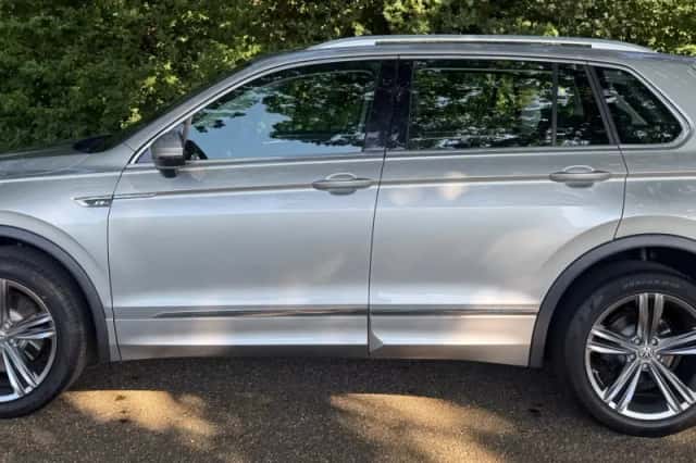 Volkswagen Tiguan (2017) thumbnail 2