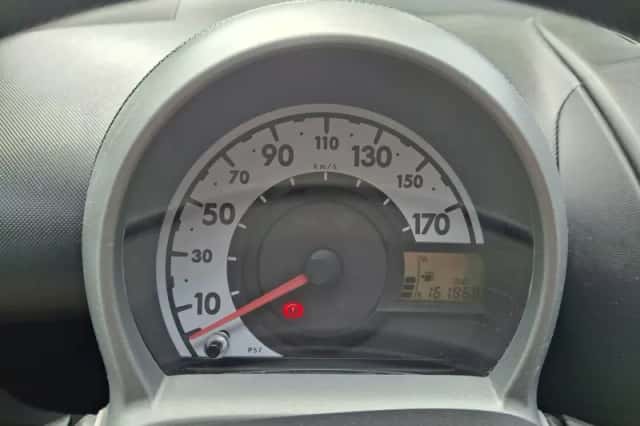 Peugeot 107 (2012) thumbnail 3