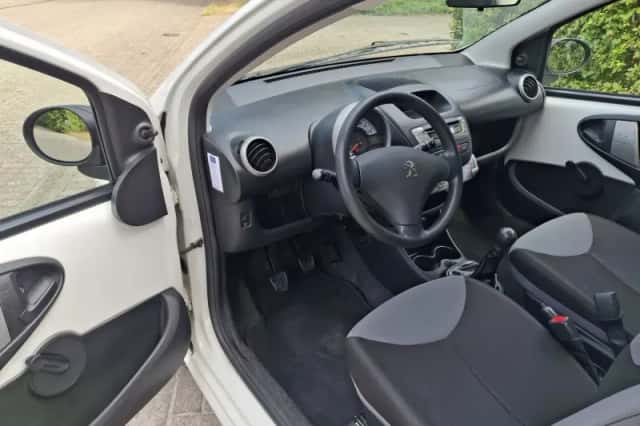 Peugeot 107 (2012) thumbnail 6