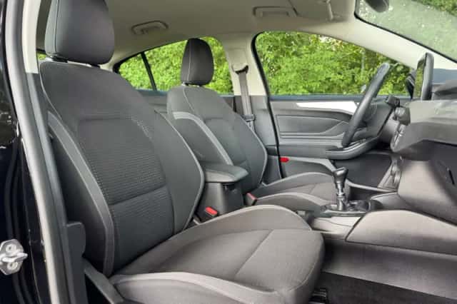 Ford Focus (2018) thumbnail 3
