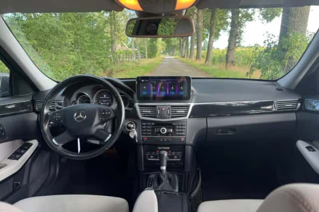 Mercedes-Benz E-Klasse (2010) thumbnail 2