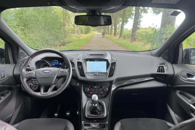 Ford Kuga (2018) thumbnail 3