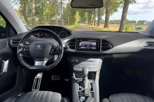 Peugeot 308 (2015) thumbnail 3