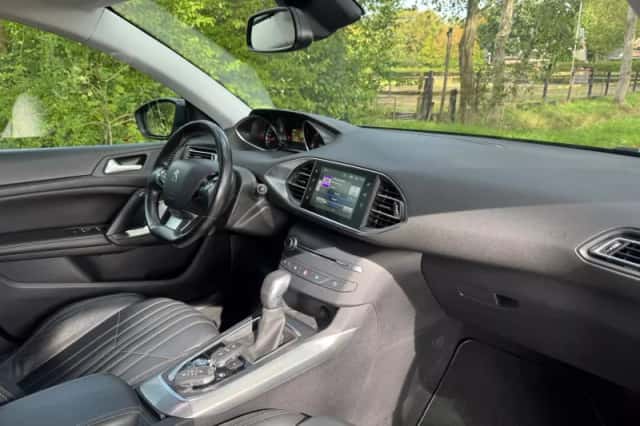 Peugeot 308 (2015) thumbnail 5