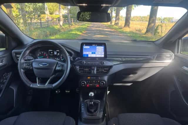 Ford Focus (2019) thumbnail 3