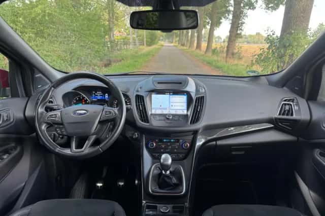 Ford Kuga (2017) thumbnail 3