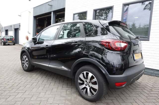 Renault Captur (2019) thumbnail 2