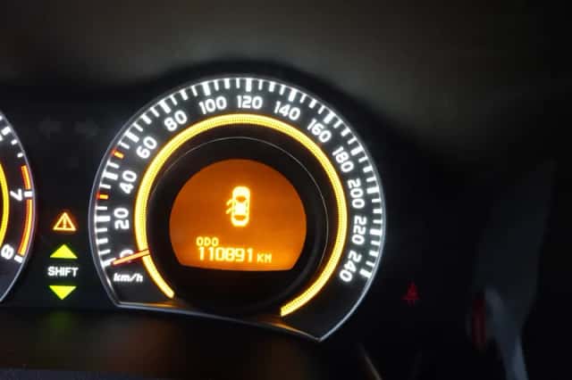 Toyota Auris (2011) thumbnail 3