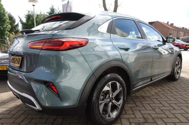 Kia XCeed (2023) thumbnail 2