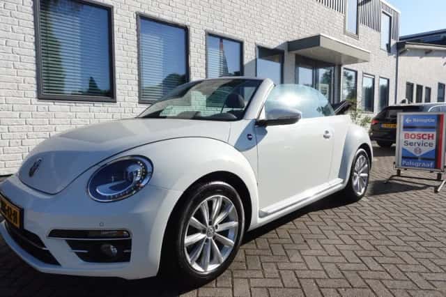 Volkswagen Beetle (2017) thumbnail 1