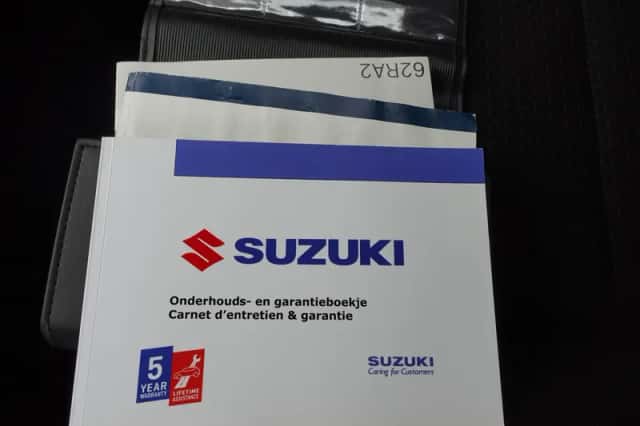 Suzuki Swift (2022) thumbnail 4