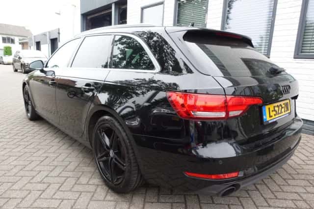 Audi A4 (2018) thumbnail 2