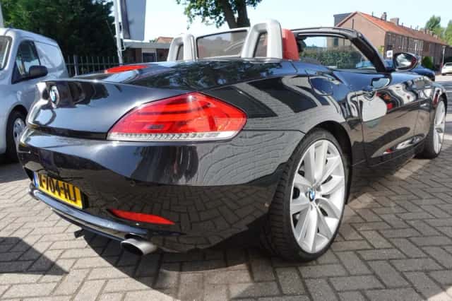 BMW Z4 (2010) thumbnail 2