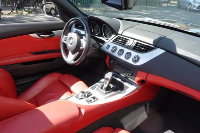 BMW Z4 (2010) thumbnail 6