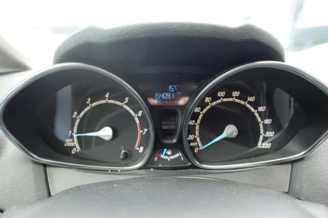Ford Fiesta (2014) thumbnail 3