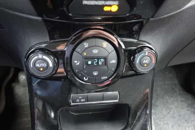 Ford Fiesta (2014) thumbnail 5