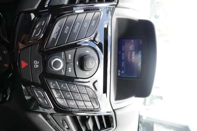 Ford Fiesta (2014) thumbnail 6