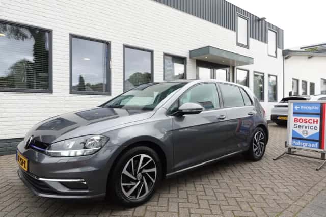 Volkswagen Golf (2018) thumbnail 1