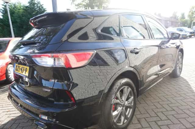 Ford Kuga (2023) thumbnail 2