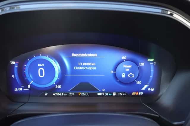 Ford Kuga (2023) thumbnail 3