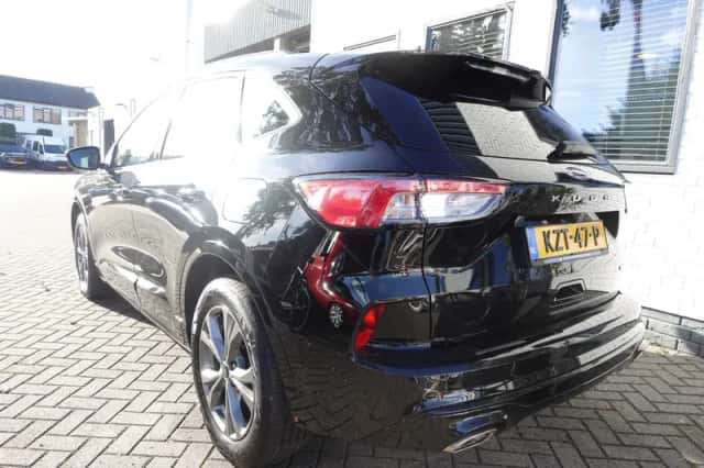 Ford Kuga (2023) thumbnail 6