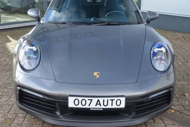 Porsche 911 (2020) thumbnail 3