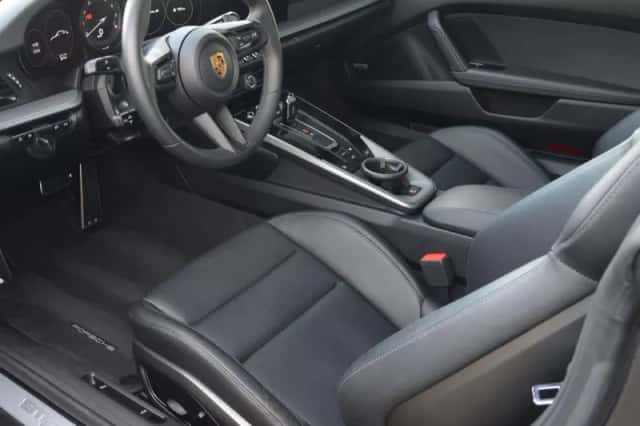 Porsche 911 (2020) thumbnail 5