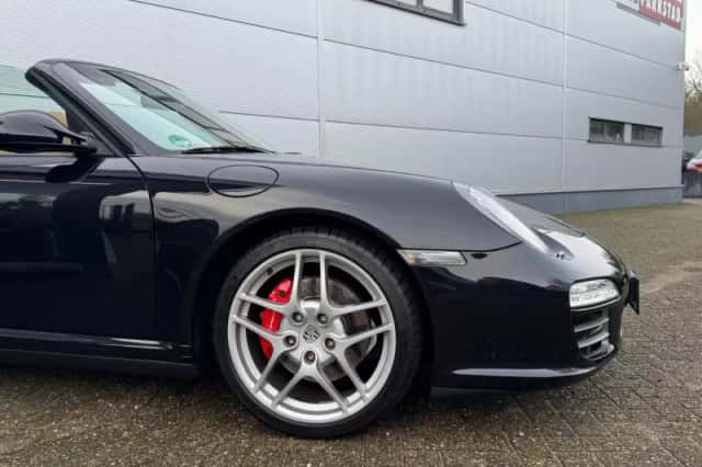 Porsche 911 (2011) thumbnail 3