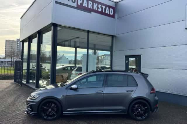 Volkswagen Golf (2019) thumbnail 2