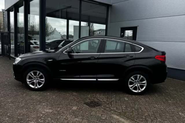 BMW X4 (2015) thumbnail 2
