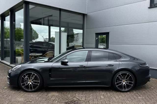 Porsche Panamera (2023) thumbnail 2